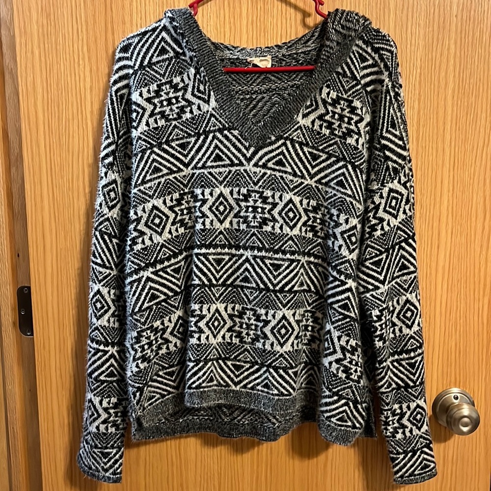 Hem & Thread Fuzzy Hooded Sweater, Size Medium